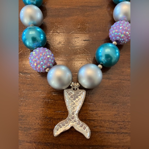 Girls mermaid tail bead necklace - Picture 5 of 5